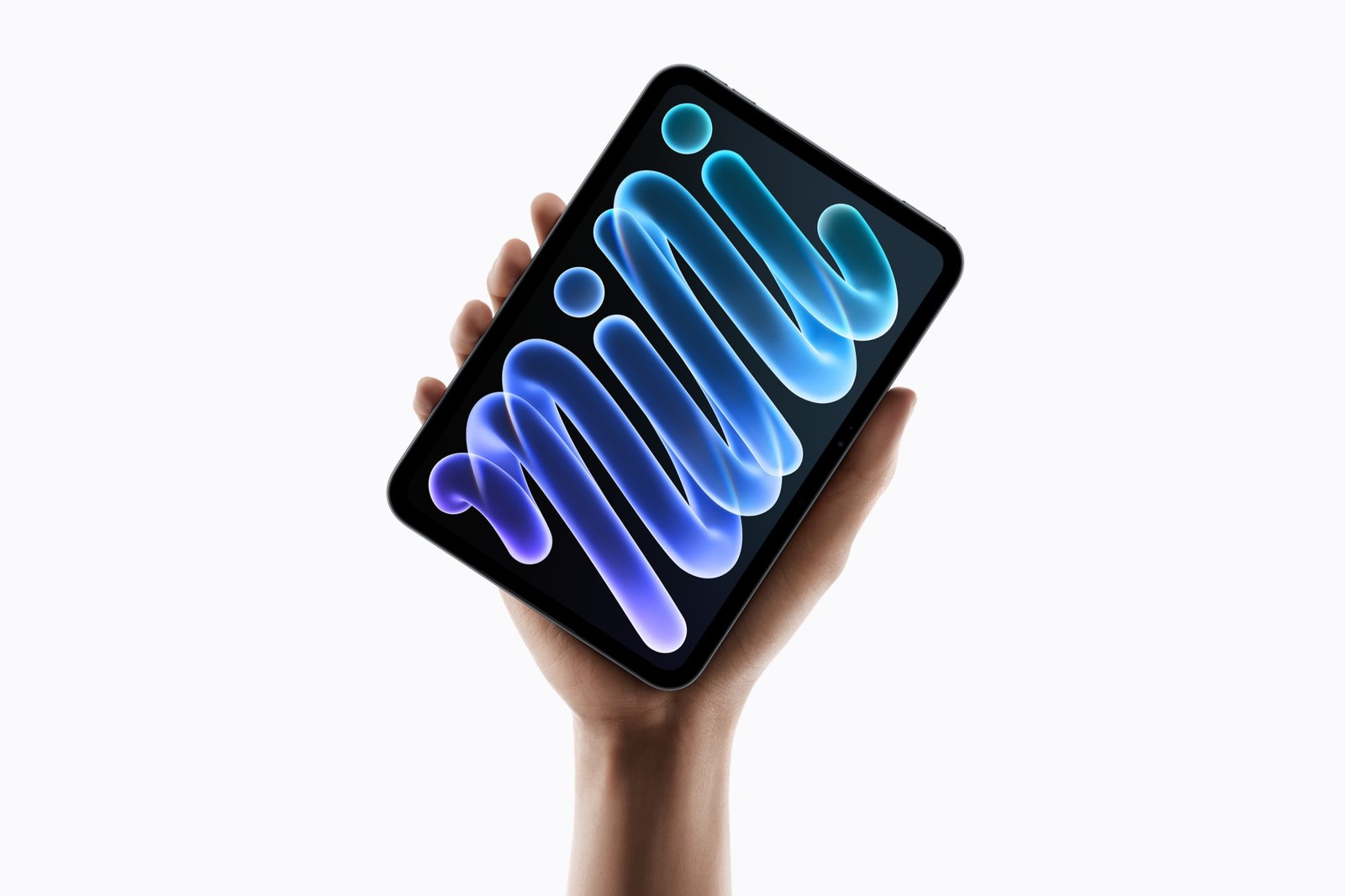 มือถือ iPad mini รุ่นใหม่ในมือ หน้าจอ OLED แสดงภาพนามธรรมสีน้ำเงินม่วง พื้นหลังสีขาว