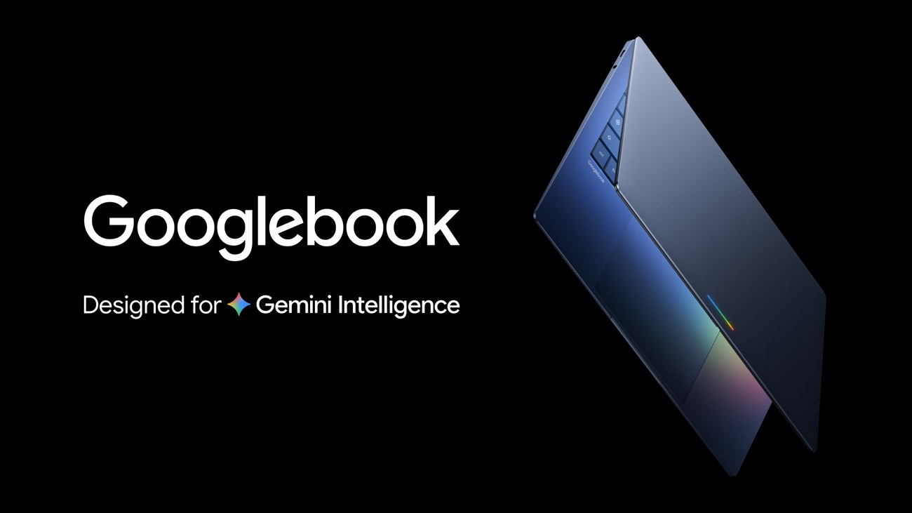 แล็ปท็อป Googlebook ปิดฝาเอียงบนพื้นหลังสีดำ ข้างตัวหนังสือ Googlebook Designed for Gemini Intelligence
