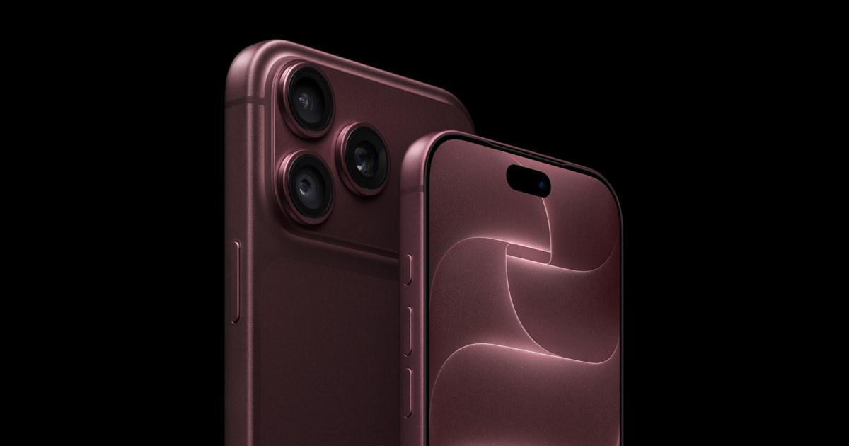 iPhone 18 Pro สีแดงเข้มสองเครื่อง ด้านหลังโชว์กล้องสามตัว ด้านหน้าโชว์จอและ Dynamic Island