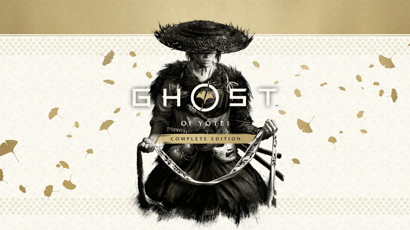 ภาพโปรโมต Ghost of Yōtei Complete Edition ตัวละครสวมหมวกฟางสานถือผ้าแถบ มีใบแปะก๊วยสีทองลอยรอบ