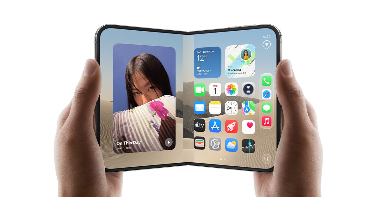 iPhone Duo มือถือจอพับของ Apple ถูกกางออกถือด้วยสองมือ แสดงหน้าจอหลักและวิดเจ็ต