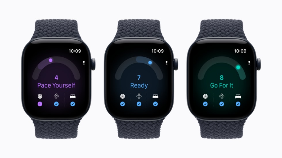 Apple Watch Series 12 สามเรือนแสดงคะแนนความพร้อม ได้แก่ ค่อยๆ เพิ่ม พร้อม และออกไปลุย